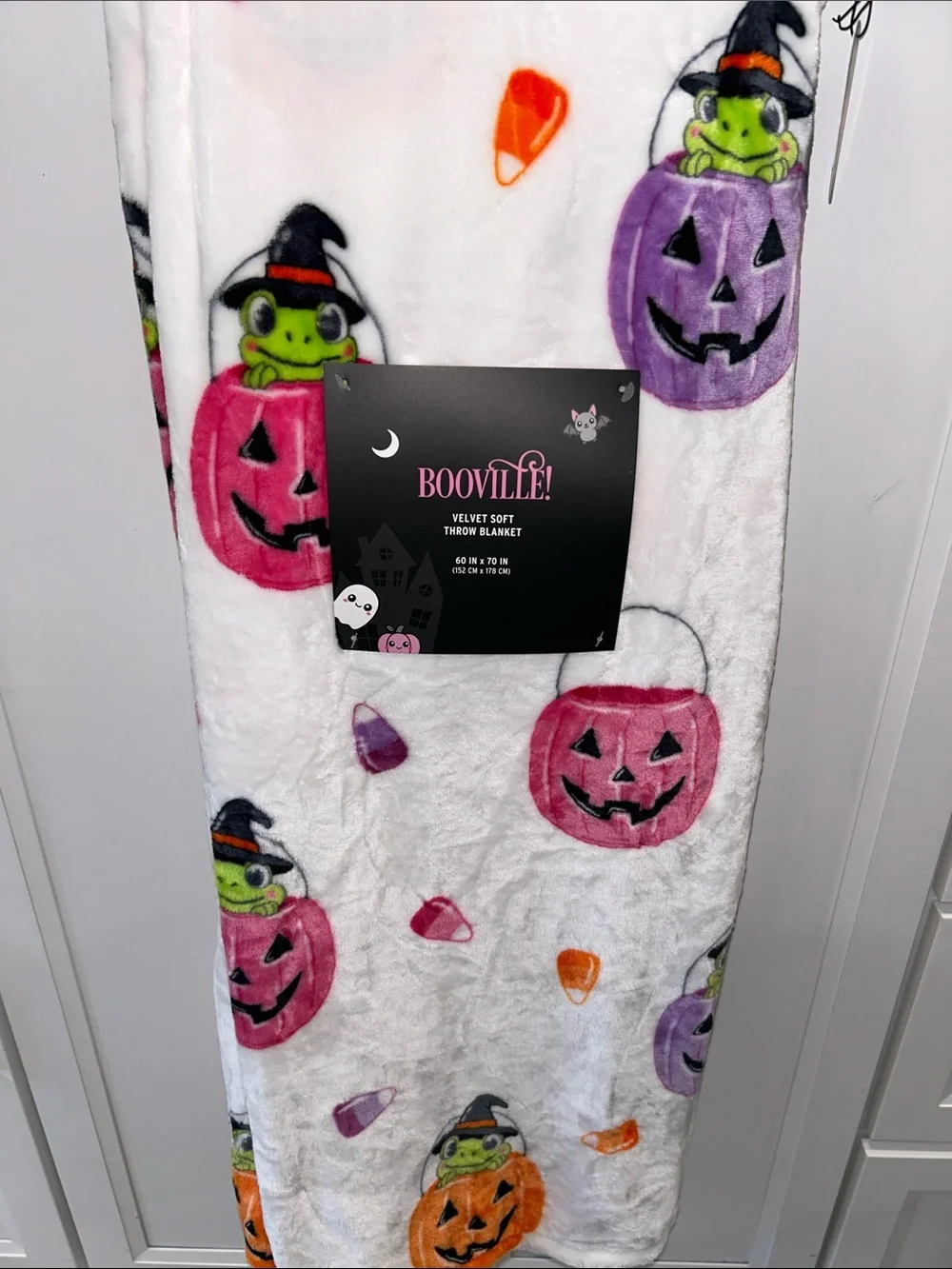 Booville Halloween Frog Pumpkin Velvet Soft Throw Blanket 60”x70” Candy Corn